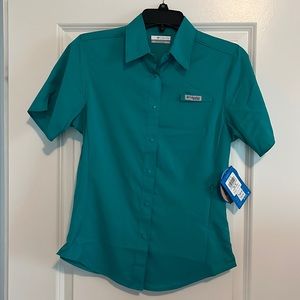 Columbia Omni shade button down top